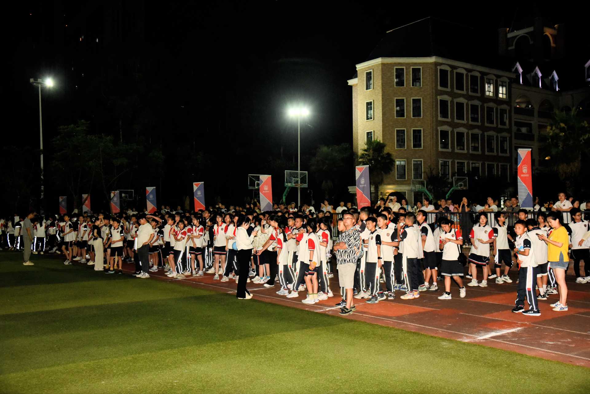 500架无人机大秀，祝初三学子毕业快乐