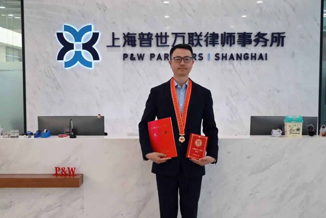 专访丨“上海市五一劳动奖章”获得者江卫律师:深耕专业,以法之名,服务大局 专访丨“上海市五一劳动奖章”获得者江卫律师:深耕专业,以法之名,服务大局