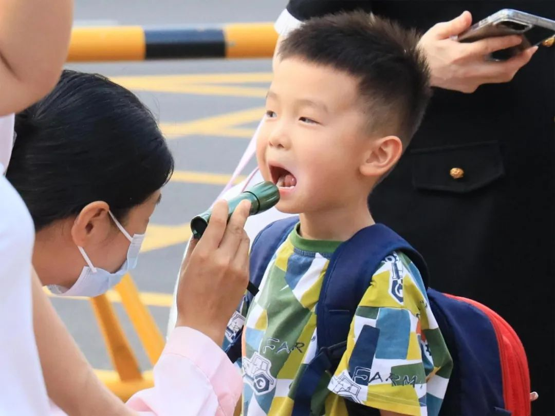 开学啦！共赴金秋美好，小熊宝们开学快乐！