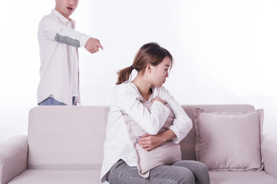 国晖北京-女子因没给钱让丈夫充游戏，遭家暴致失明，女性遭遇家暴该如何维权