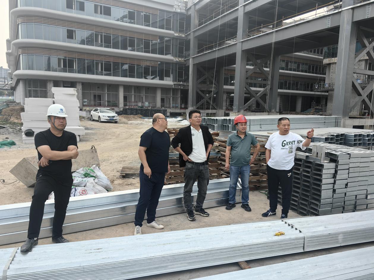 Supervise the progress, grasp the quality and safety —— Changxing steel structure leadership in-dept