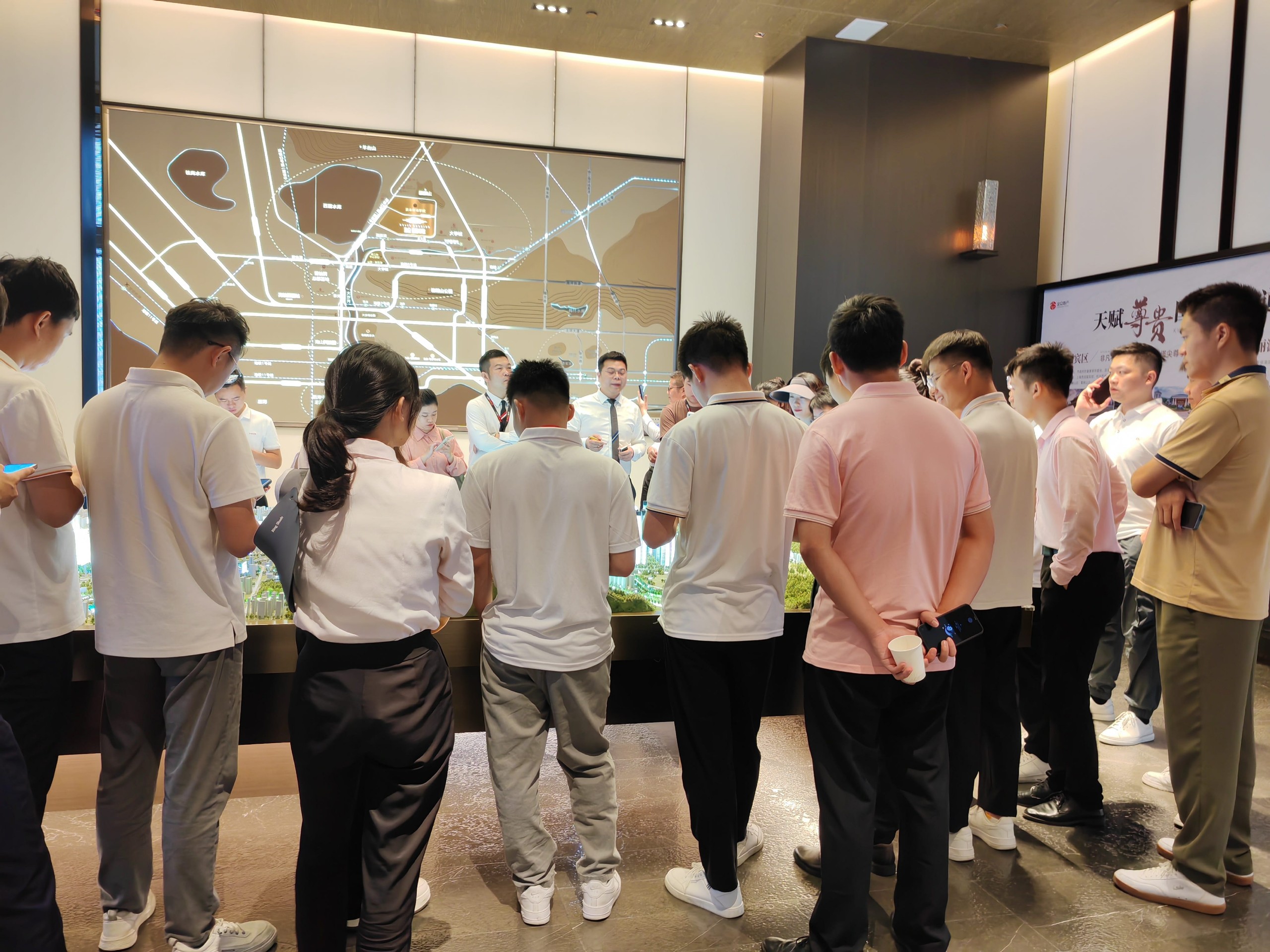 开心体育平台麒麟府持续热销