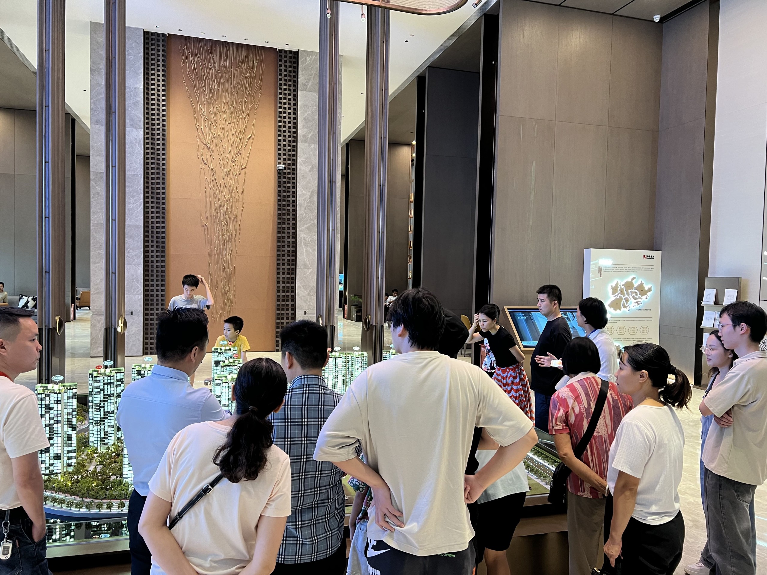柏悦公馆冠领塘厦，再创销售佳绩