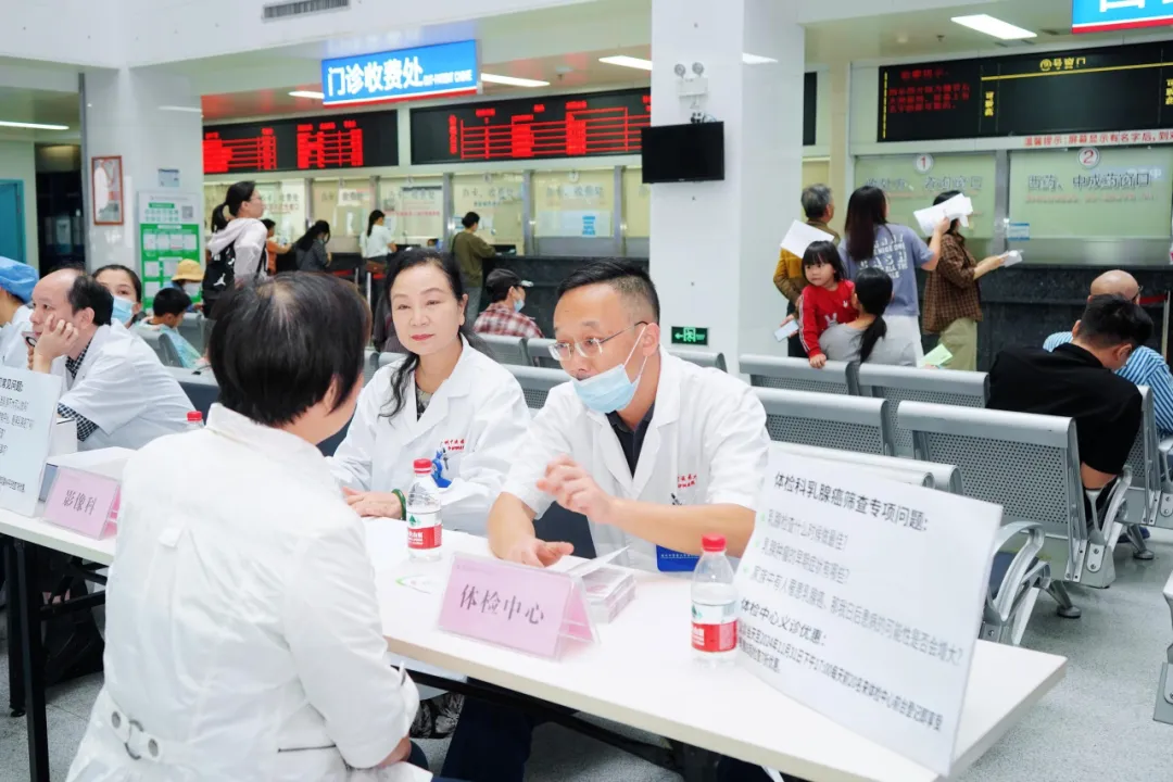 院内新闻|我院成功举办“关爱女性健康,从预防乳腺癌开始”大型院内义诊活动 院内新闻|我院成功举办“关爱女性健康,从预防乳腺癌开始”大型院内义诊活动