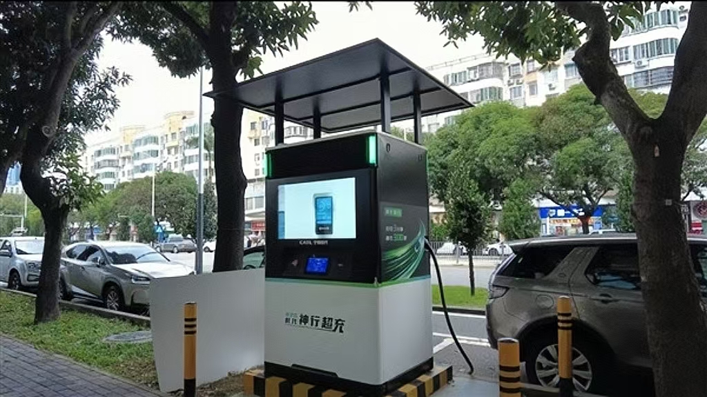 深圳首座路侧超充站试运营,3分钟续航150公里 深圳首座路侧超充站试运营,3分钟续航150公里