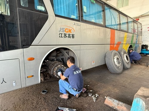 苏创公司圆满完成江苏高客公司53辆大巴二级保养和年检