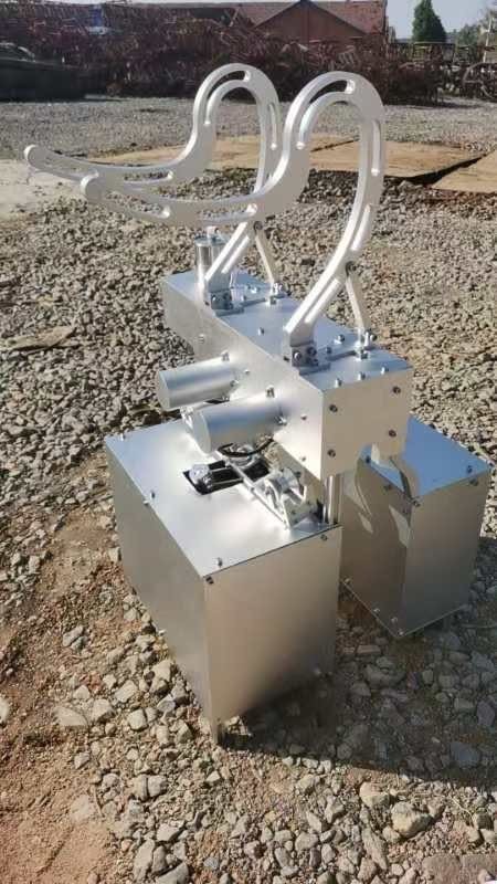 輸電線路除冰機(jī)器人(K5001) 輸電線路除冰機(jī)器人(K5001)