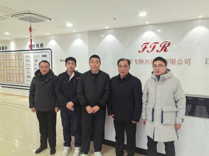 淮安市電子學(xué)會張青春理事長一行參訪江蘇飛特爾通信有限公司