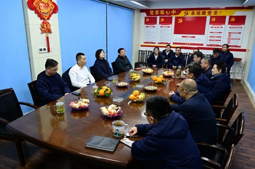 集團(tuán)領(lǐng)導(dǎo)到各基層單位新春團(tuán)拜 集團(tuán)領(lǐng)導(dǎo)到各基層單位新春團(tuán)拜