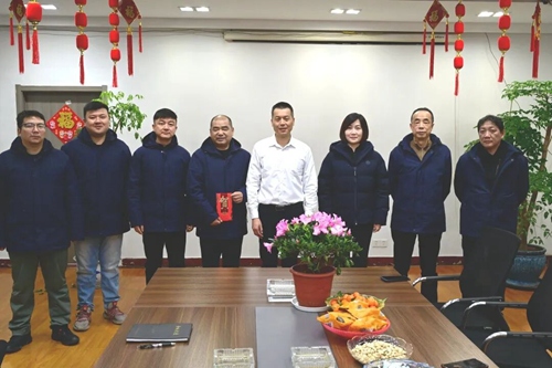 集團(tuán)領(lǐng)導(dǎo)到各基層單位新春團(tuán)拜 集團(tuán)領(lǐng)導(dǎo)到各基層單位新春團(tuán)拜