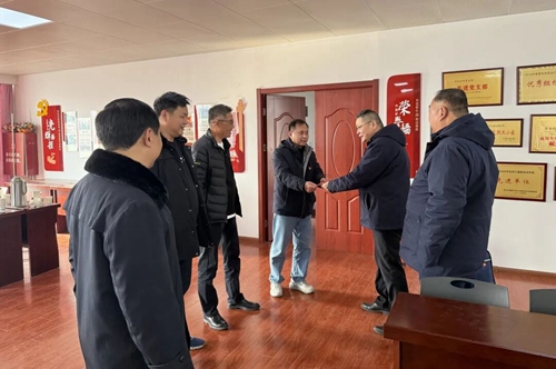 集團(tuán)領(lǐng)導(dǎo)到各基層單位新春團(tuán)拜 集團(tuán)領(lǐng)導(dǎo)到各基層單位新春團(tuán)拜