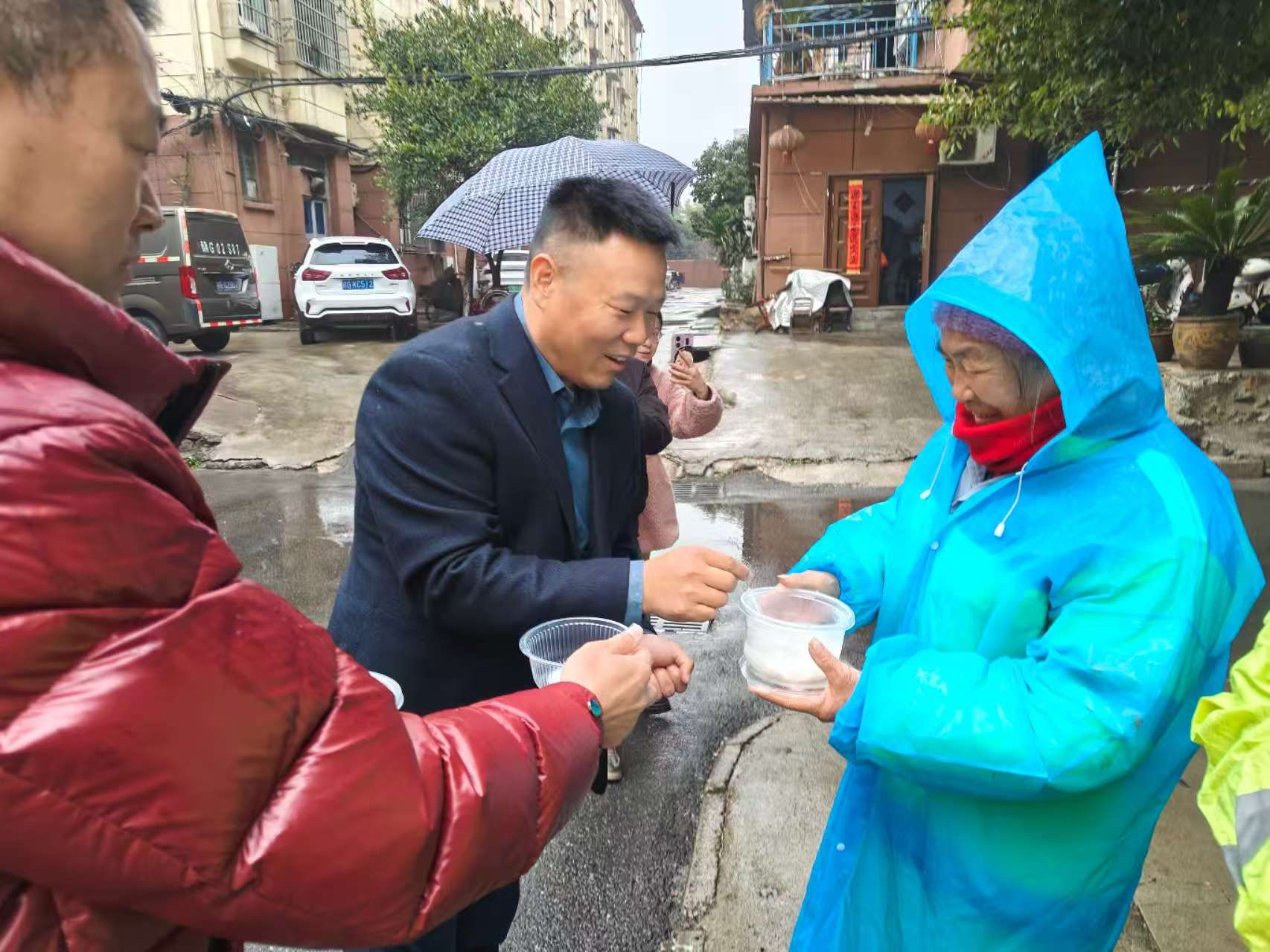 情聚元宵节 温暖环卫人——九江玉禾田智慧城市运营管理有限公司举办送汤圆活动