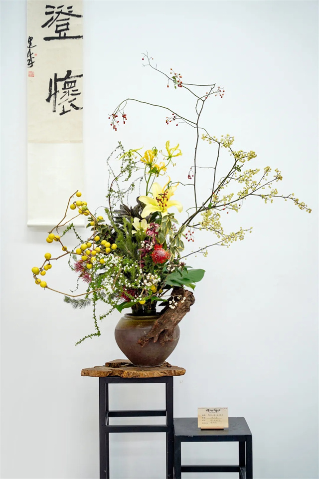 融入王維詩意,百余件清泉般靈動的插花作品亮相成都,備受年輕人青睞 融入王維詩意,百余件清泉般靈動的插花作品亮相成都,備受年輕人青睞