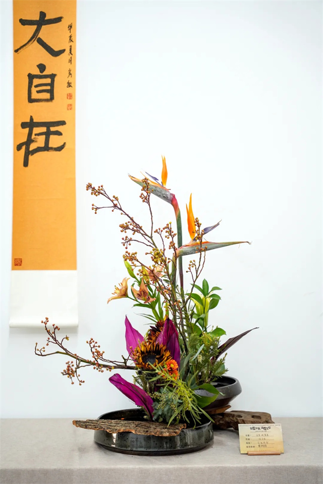 融入王維詩意,百余件清泉般靈動的插花作品亮相成都,備受年輕人青睞 融入王維詩意,百余件清泉般靈動的插花作品亮相成都,備受年輕人青睞