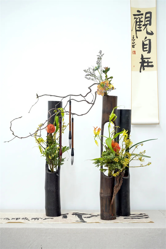 融入王維詩意,百余件清泉般靈動的插花作品亮相成都,備受年輕人青睞 融入王維詩意,百余件清泉般靈動的插花作品亮相成都,備受年輕人青睞