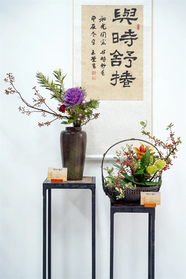 融入王維詩意,百余件清泉般靈動的插花作品亮相成都,備受年輕人青睞 融入王維詩意,百余件清泉般靈動的插花作品亮相成都,備受年輕人青睞