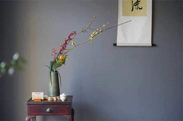融入王維詩意,百余件清泉般靈動的插花作品亮相成都,備受年輕人青睞 融入王維詩意,百余件清泉般靈動的插花作品亮相成都,備受年輕人青睞