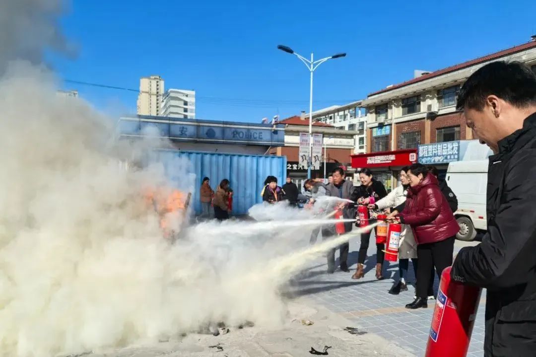 集团济南市场开展消防水带及灭火器实操演练