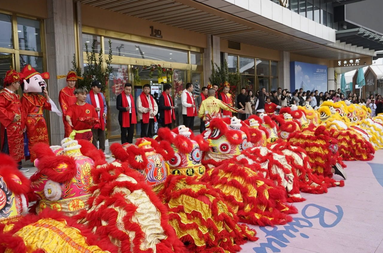 巳巳如意，鸿运启春！2月15日白云美湾广场18头醒狮齐舞“开门红”