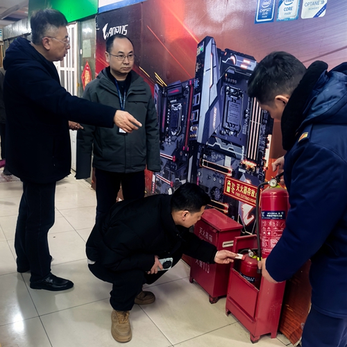 省消防救援總隊督導(dǎo)組蒞臨雄獅電子商城開展消防安全督查