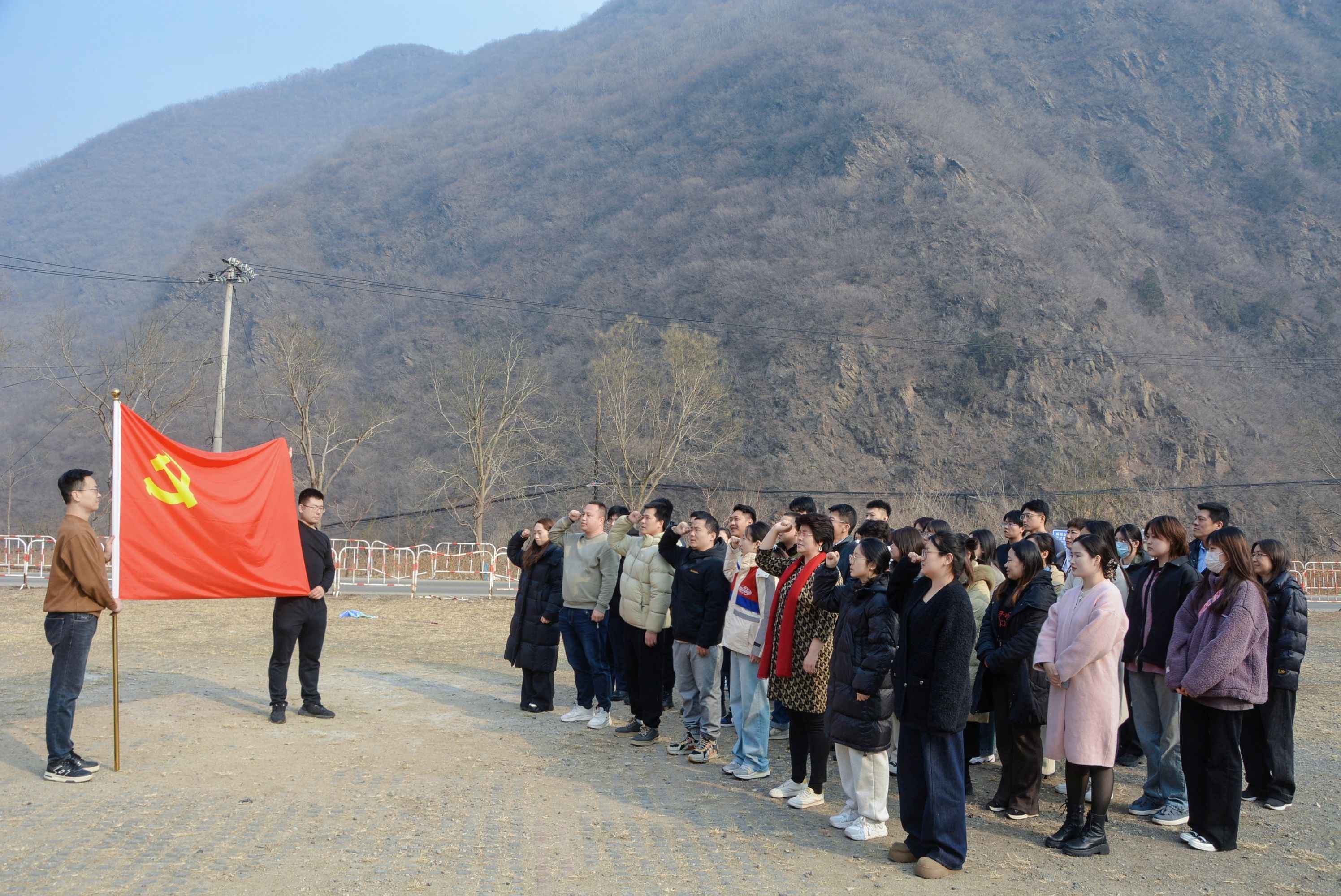 重温峥嵘岁月，缅怀革命先烈——康众集团党支部赴响水湖长城红色教育基地开展主题党日活动