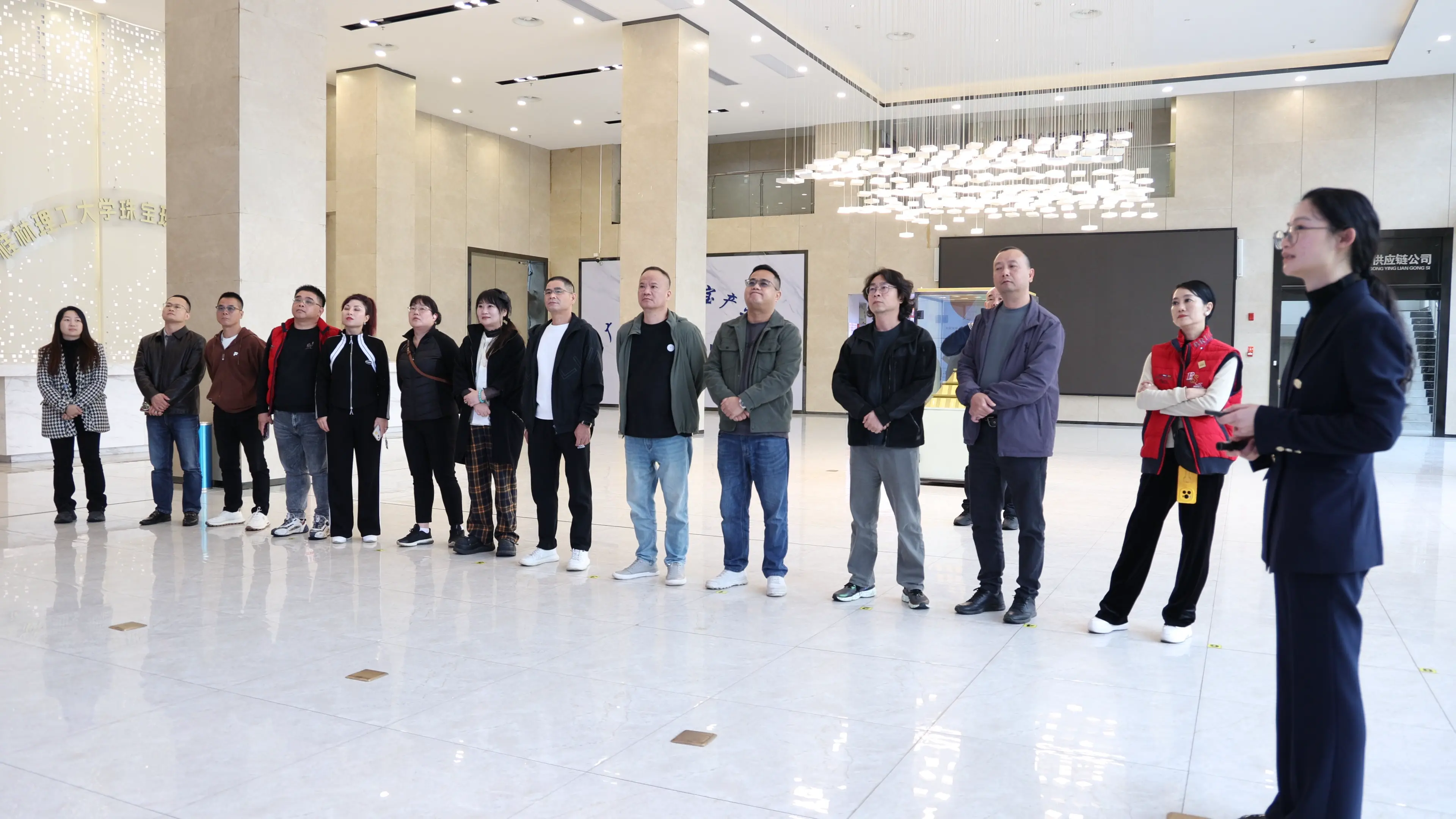 为推动大湾区企业往平桂区产业转移,深圳禾拓珠宝一行赴平桂区考察 为推动大湾区企业往平桂区产业转移,深圳禾拓珠宝一行赴平桂区考察