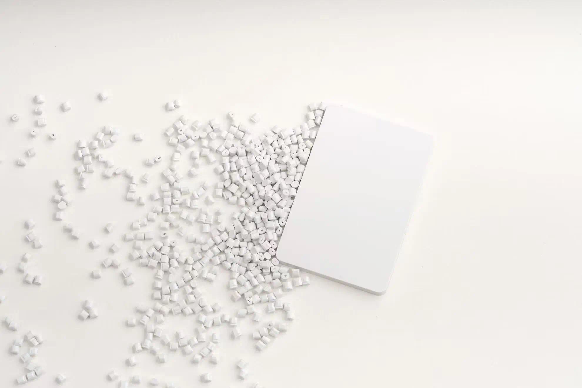 科思创与启碁科技携手推动通信行业迈向循环未来 科思创与启碁科技携手推动通信行业迈向循环未来