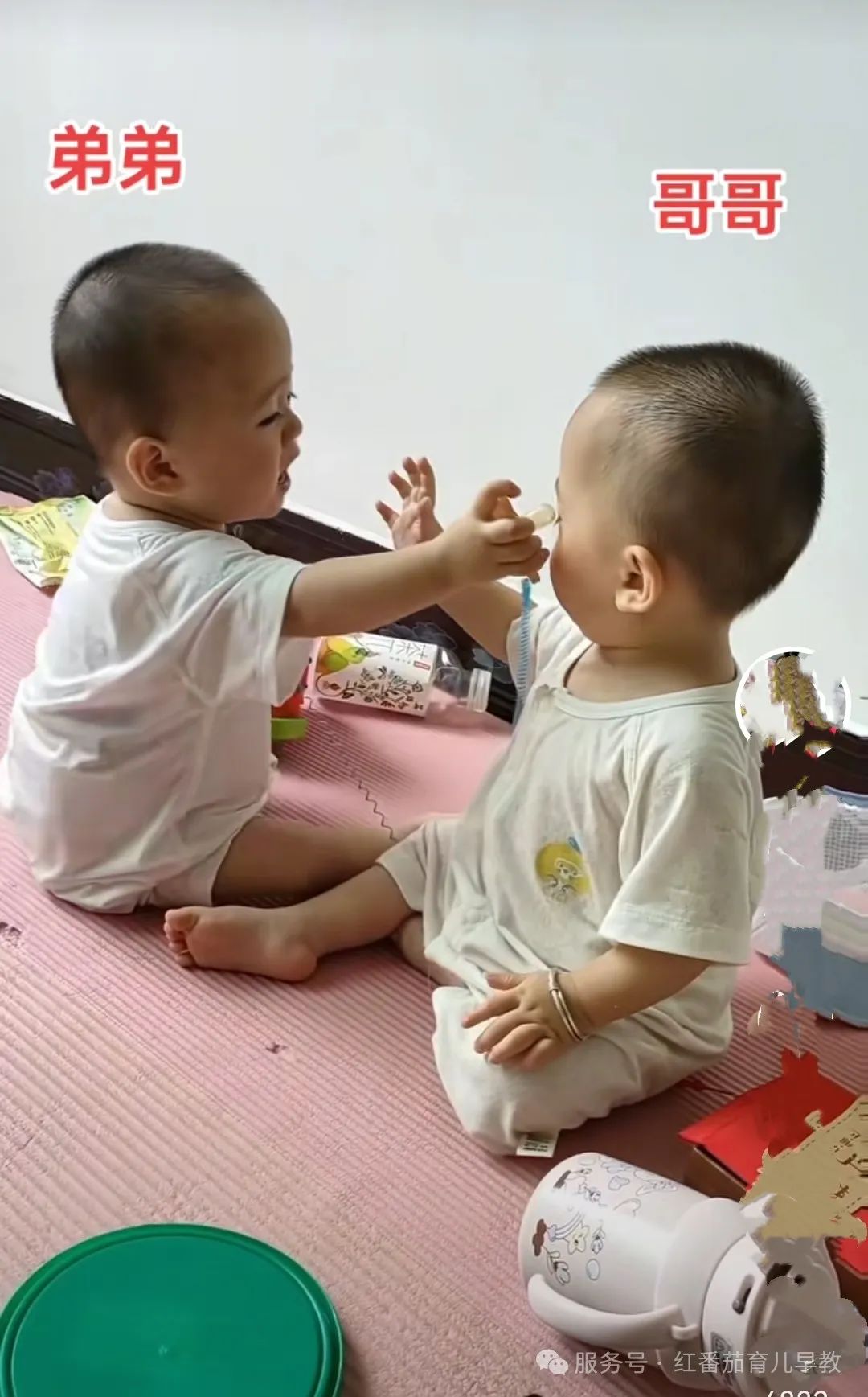 家有俩宝总抢玩具？三招教你培养规则意识和合作精神