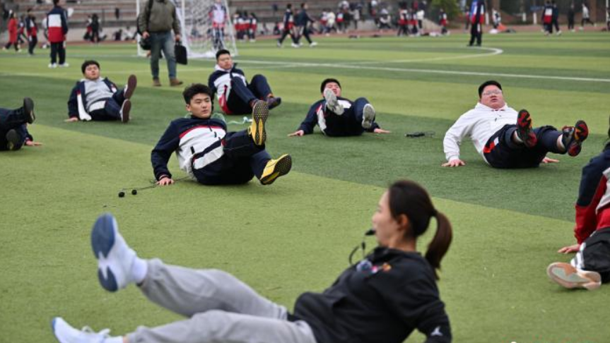 80余名学生组团减肥!成都一中学开设免费“燃脂减肥训练营” 80余名学生组团减肥!成都一中学开设免费“燃脂减肥训练营”