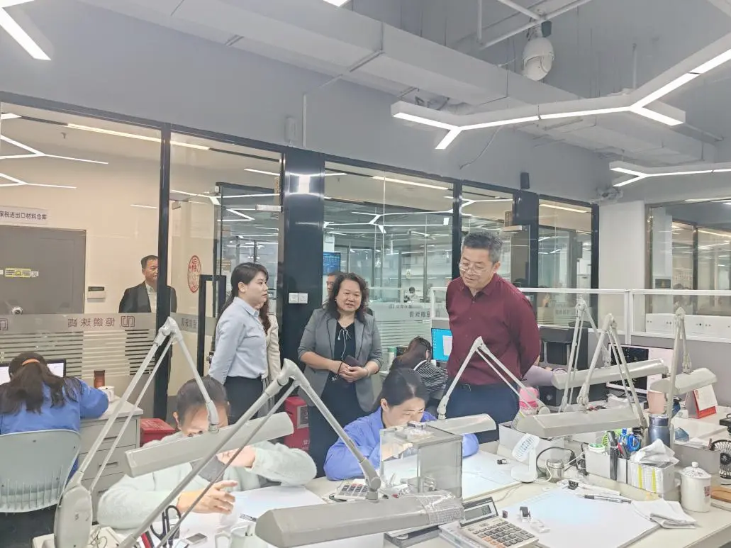 广州科技贸易职业学院领导带队深入番禺珠宝服装服饰产业园调研,共谋产教融合新篇章 广州科技贸易职业学院领导带队深入番禺珠宝服装服饰产业园调研,共谋产教融合新篇章