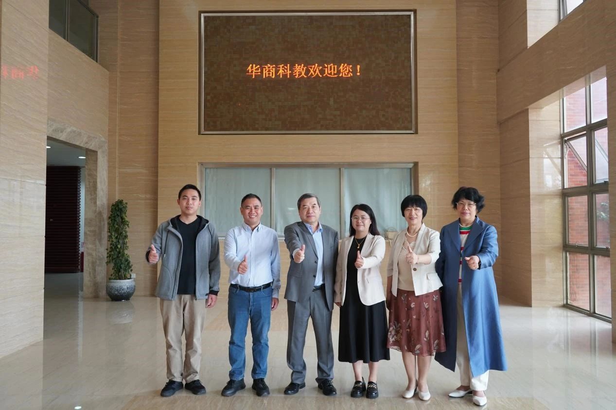 广州华商学院珠宝学院成功举办产教融合签约暨捐赠仪式 广州华商学院珠宝学院成功举办产教融合签约暨捐赠仪式