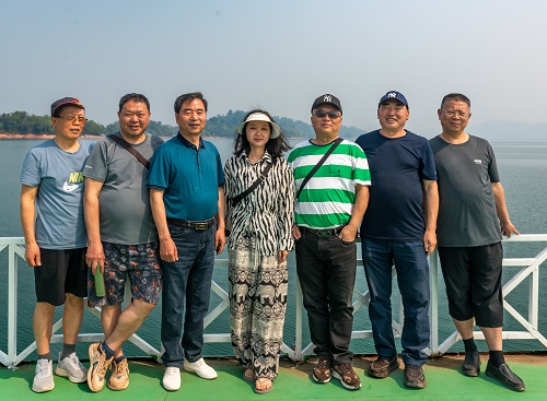 乘坐国际班列 游览古都佛国 乘坐国际班列 游览古都佛国