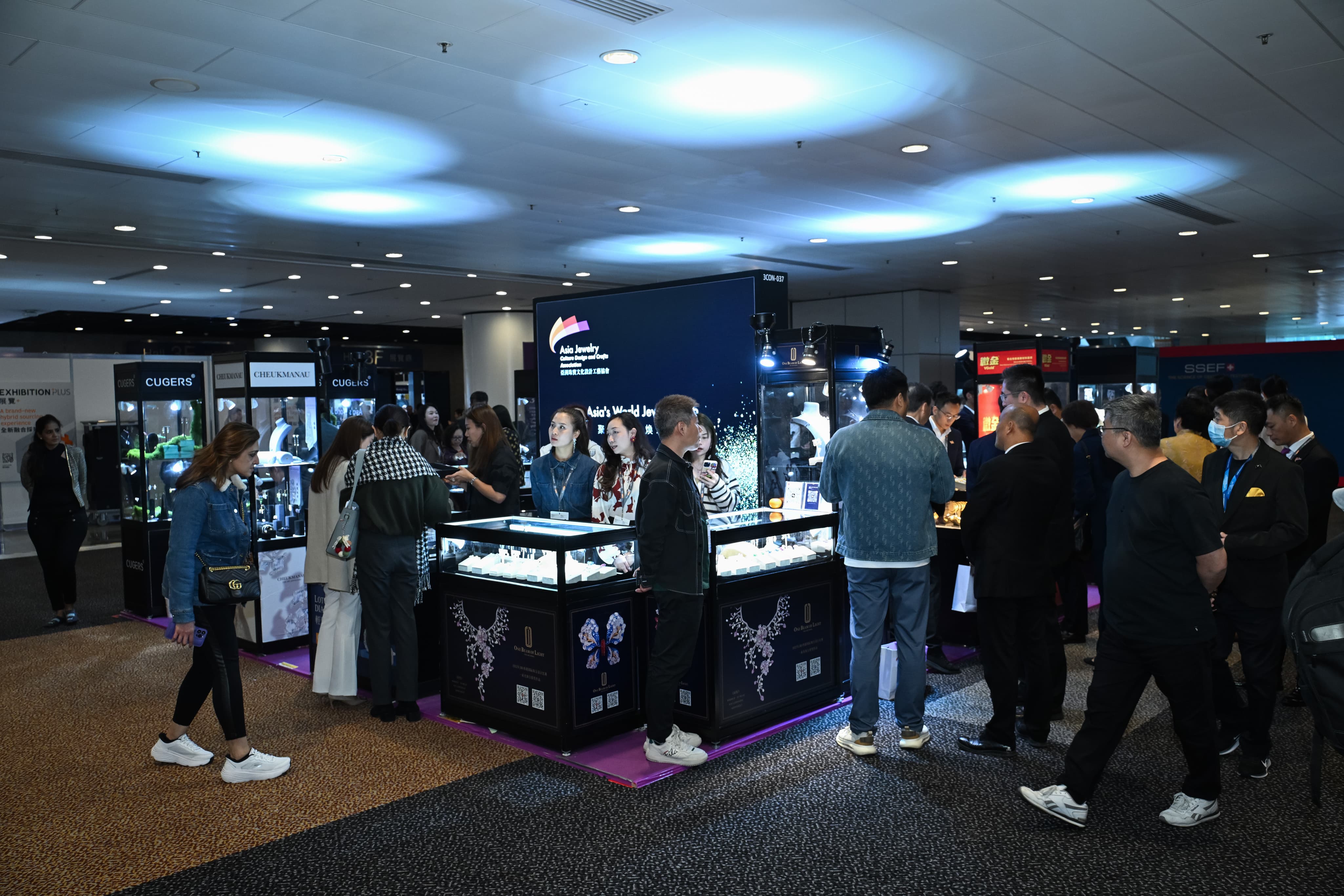珠宝双展汇聚逾82,000环球买家,市场气氛超出预期 珠宝双展汇聚逾82,000环球买家,市场气氛超出预期