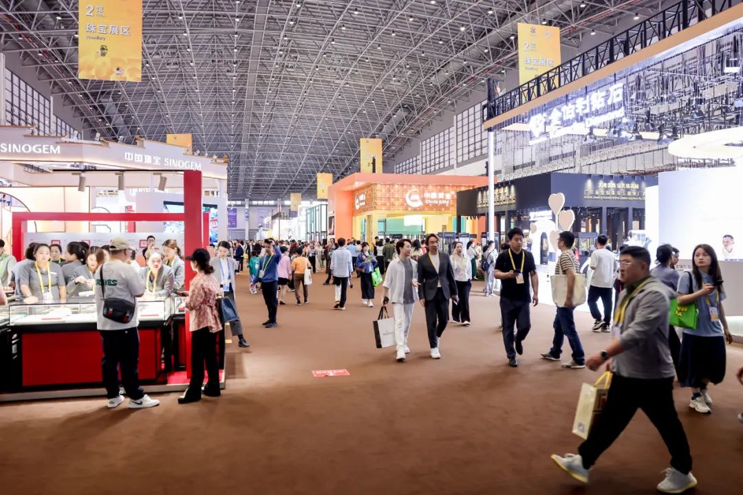 珠宝展区璀璨亮相,第五届中国国际消费品博览会开幕 珠宝展区璀璨亮相,第五届中国国际消费品博览会开幕