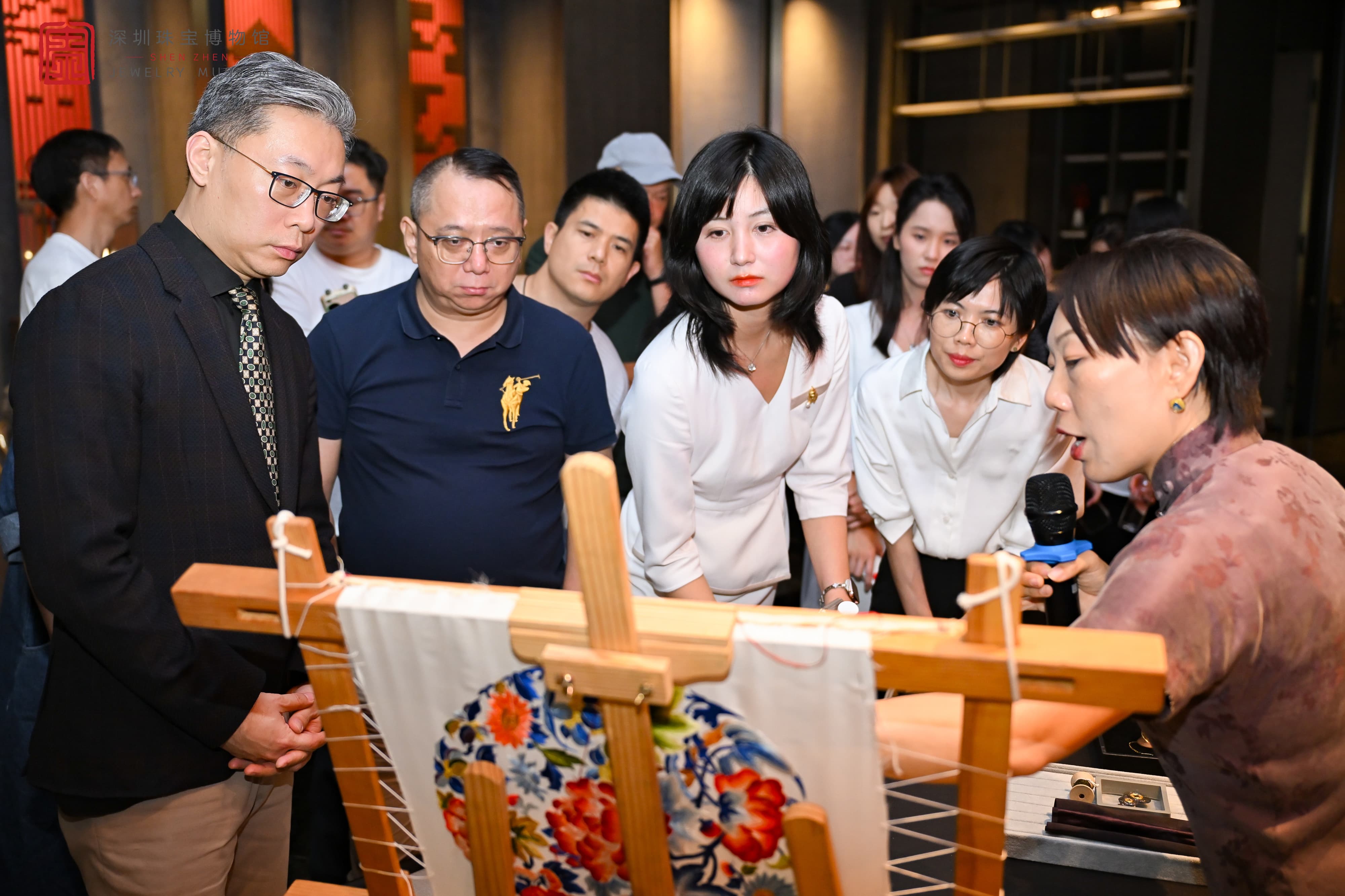 黄金沉香共舞禅意 京绣丝线织就时尚 | 宝博双展震撼启幕