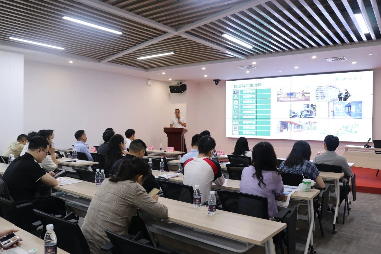 AI创新·知产护航 | 武昌区2025年知识产权宣传周活动在鄂港澳青创园圆满举办 AI创新·知产护航 | 武昌区2025年知识产权宣传周活动在鄂港澳青创园圆满举办