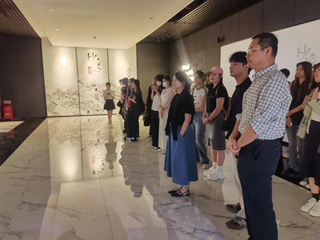 澳门科技大学师生参访沙湾瑰宝小镇共探珠宝产业创新发展新路径 澳门科技大学师生参访沙湾瑰宝小镇共探珠宝产业创新发展新路径