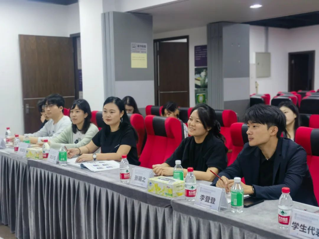 澳门科技大学师生参访沙湾瑰宝小镇共探珠宝产业创新发展新路径 澳门科技大学师生参访沙湾瑰宝小镇共探珠宝产业创新发展新路径
