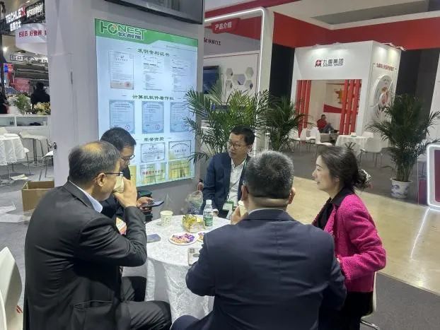 胰招制胜，酶得说| 上海欧耐施圆满收官2025年中国饲料工业展