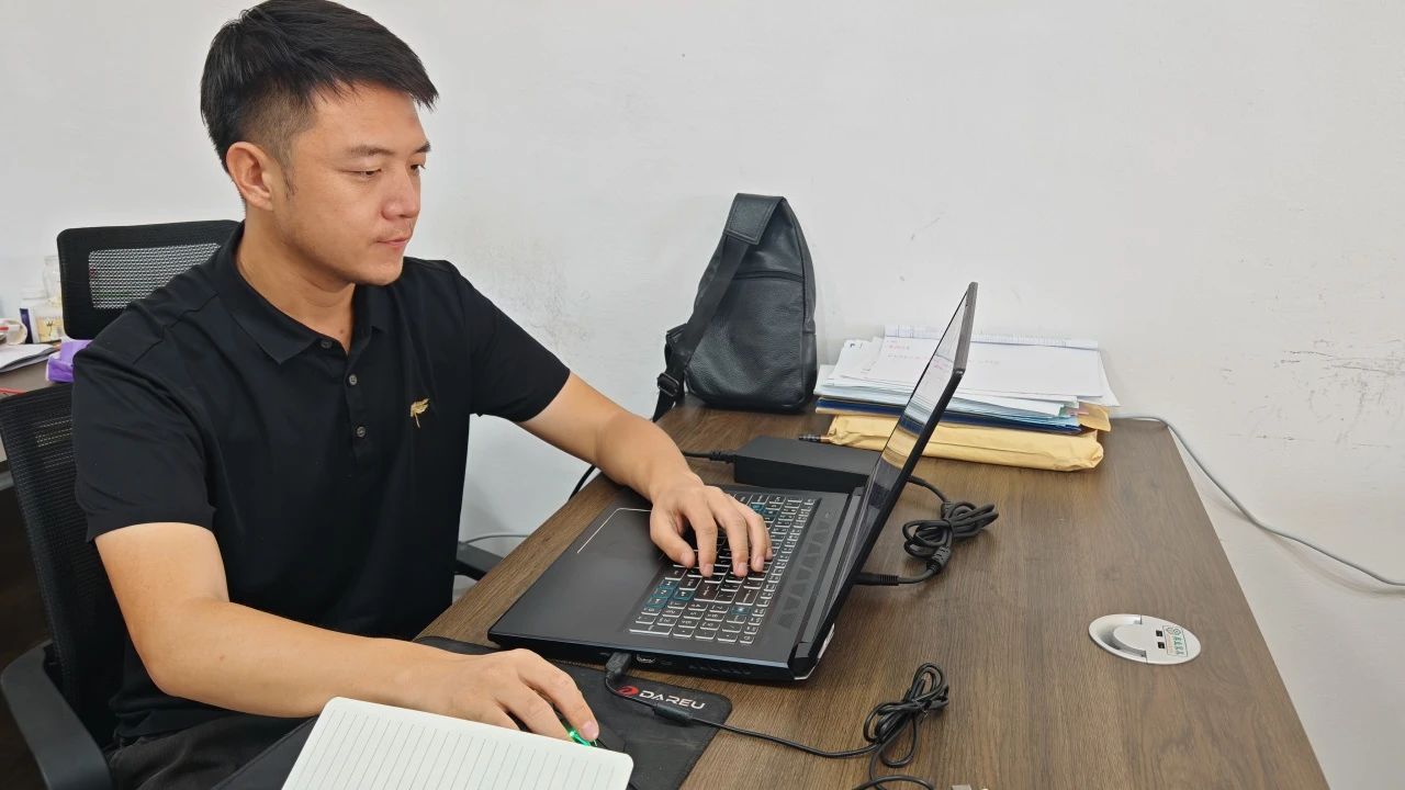 人物专栏 | 第五期【追光奋楫者】非洲大地上的中国“孤勇者”