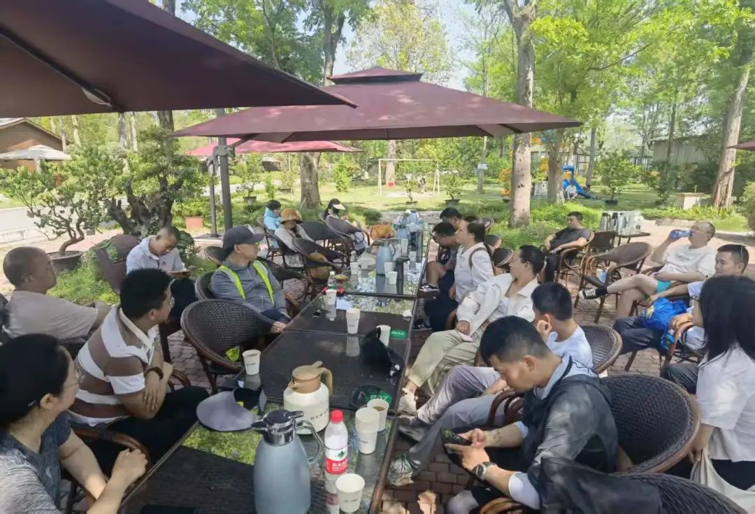 春风绿道家校情，亲子骑行共成长——成都王府家校共建活动圆满举行