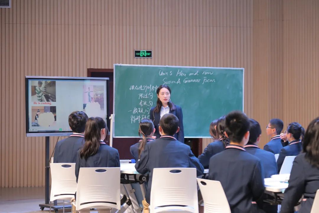 研途新程: AI赋能教研模式变革 数课报告促质量提升——温江区中学英语教学研讨活动纪实