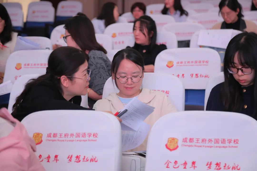 研途新程: AI赋能教研模式变革 数课报告促质量提升——温江区中学英语教学研讨活动纪实