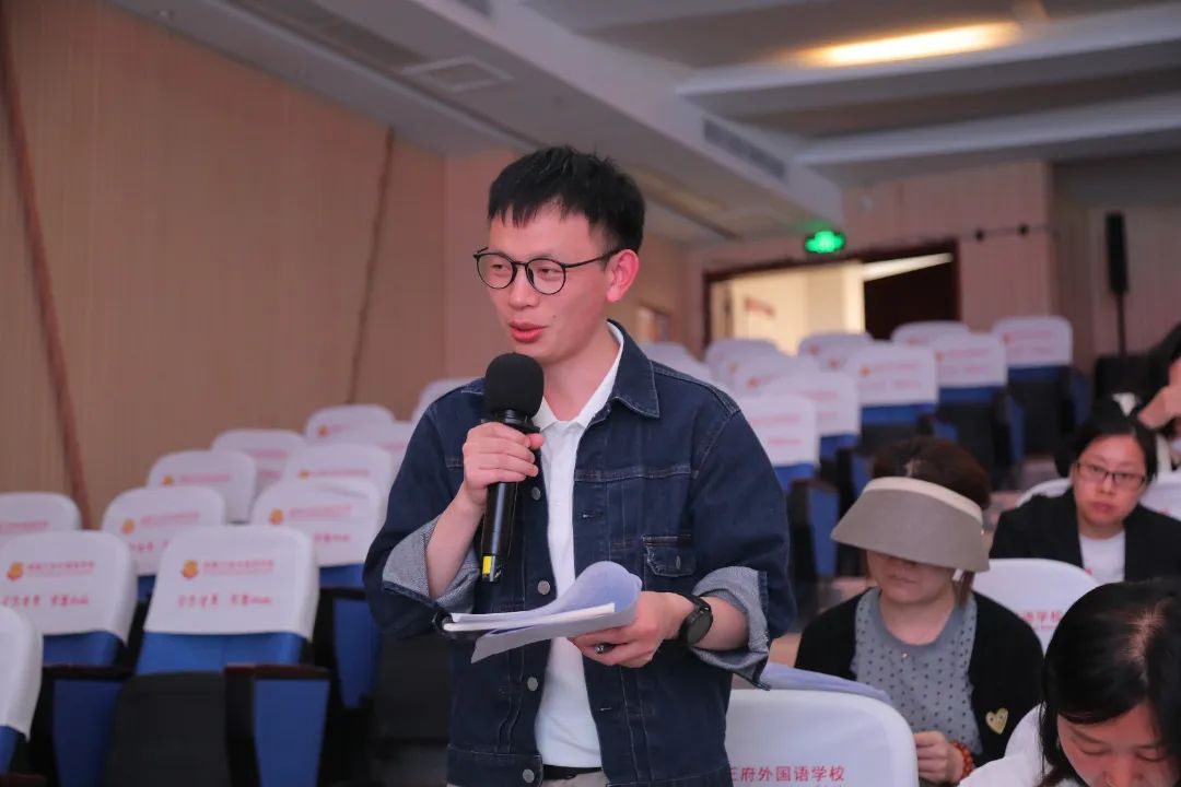研途新程: AI赋能教研模式变革 数课报告促质量提升——温江区中学英语教学研讨活动纪实