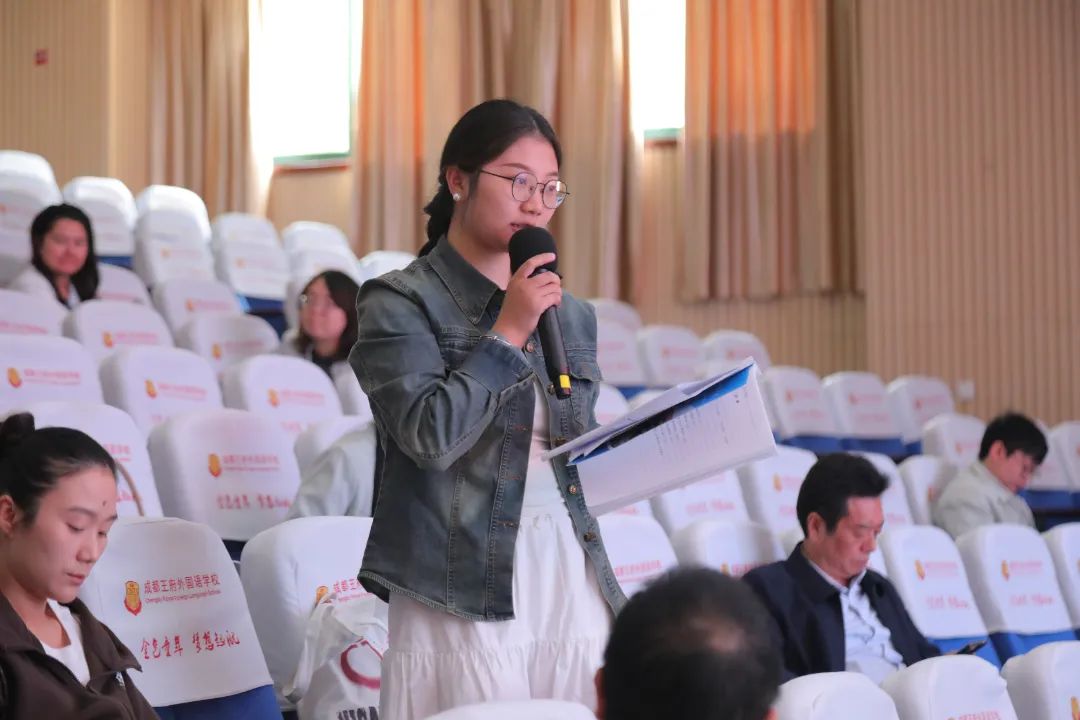 研途新程: AI赋能教研模式变革 数课报告促质量提升——温江区中学英语教学研讨活动纪实