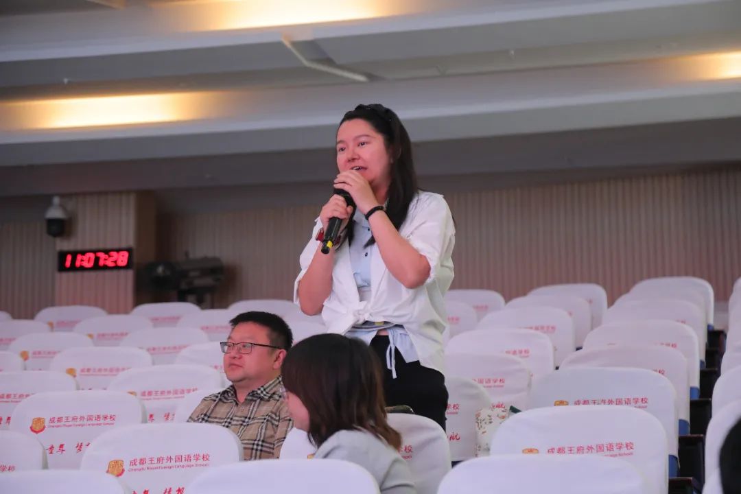 研途新程: AI赋能教研模式变革 数课报告促质量提升——温江区中学英语教学研讨活动纪实