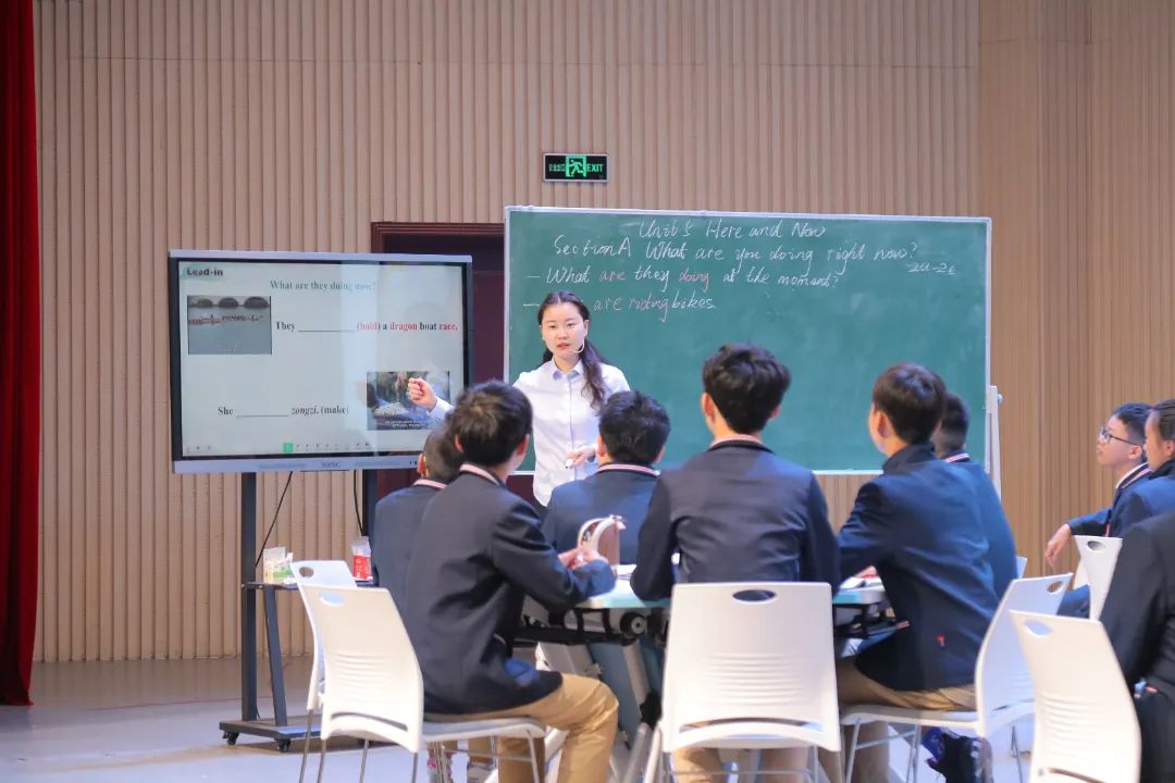 研途新程: AI赋能教研模式变革 数课报告促质量提升——温江区中学英语教学研讨活动纪实