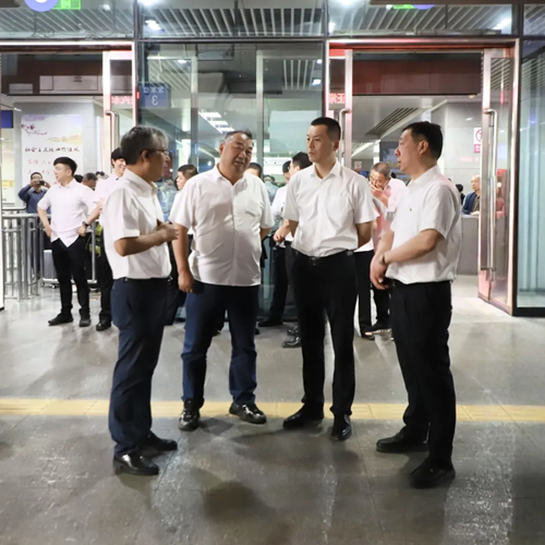 集團領導赴各車站檢查“五一”假日運輸工作 集團領導赴各車站檢查“五一”假日運輸工作