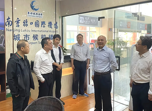 集團領導赴各車站檢查“五一”假日運輸工作 集團領導赴各車站檢查“五一”假日運輸工作