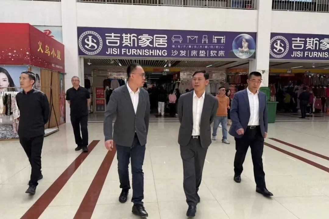 上海黑岩湖企业发展有限公司董事长郑爱民一行莅临集团广饶市场参观考察 上海黑岩湖企业发展有限公司董事长郑爱民一行莅临集团广饶市场参观考察